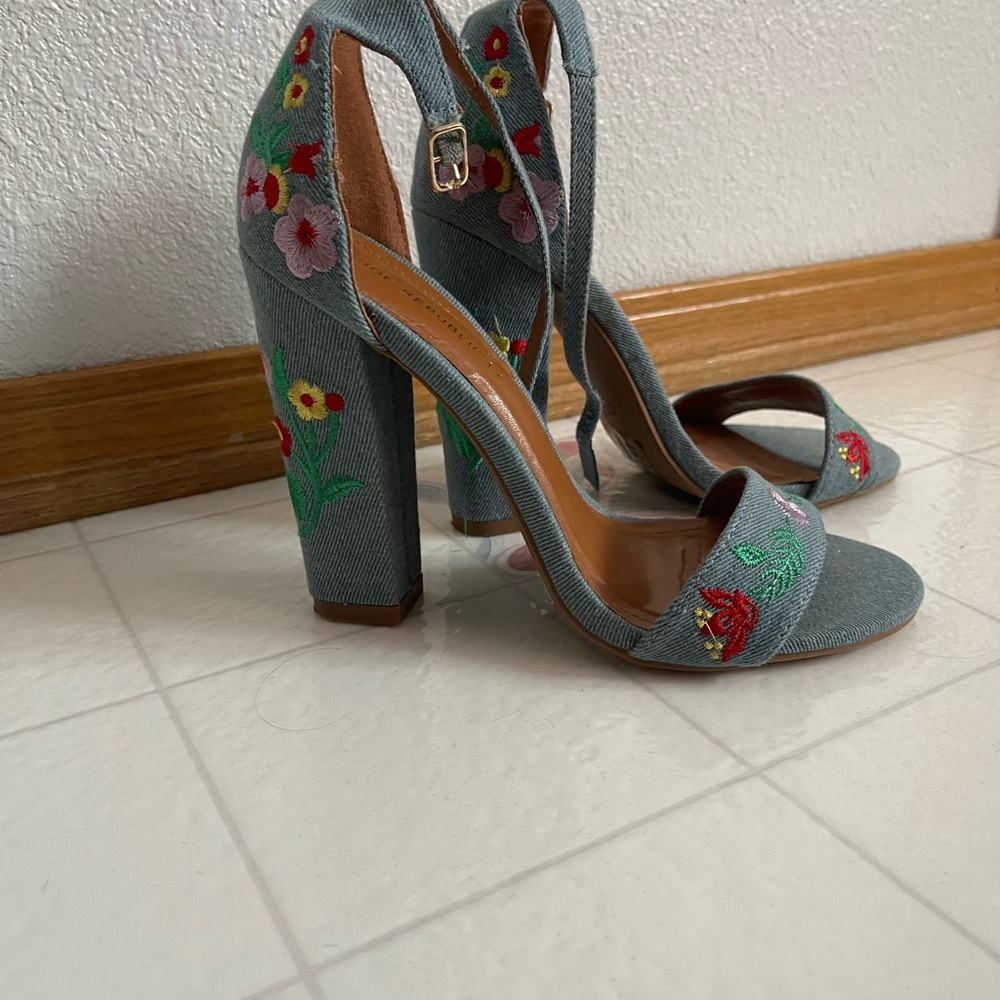 Heels - Picture 3 of 6